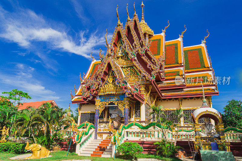白莲寺。寒,泰国地标。佛塔风景。寺庙建筑群Wat Phra Yai。东方建筑。景观背景